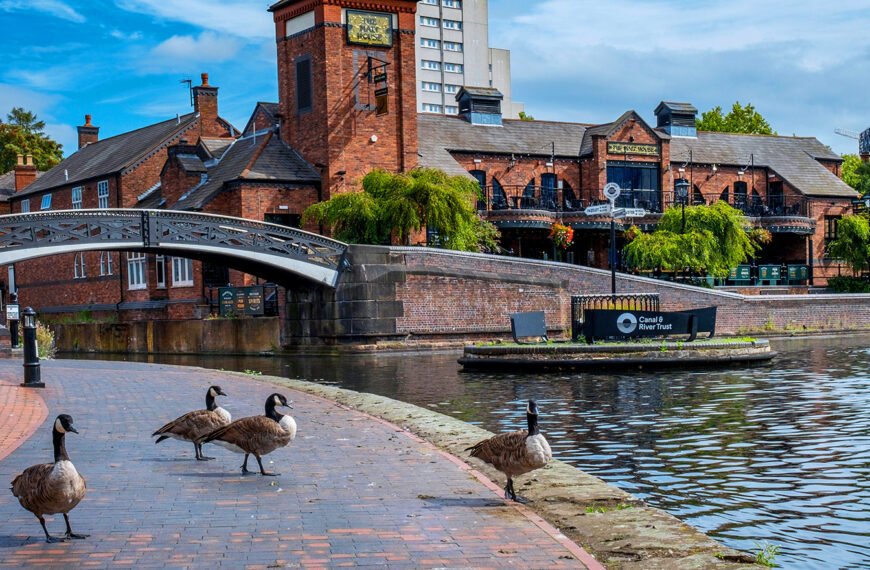 Exploring Birmingham: Discover the Best of England's West Midlands